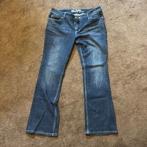 Wrangler bootcut 13x32 jeans small tare around belt